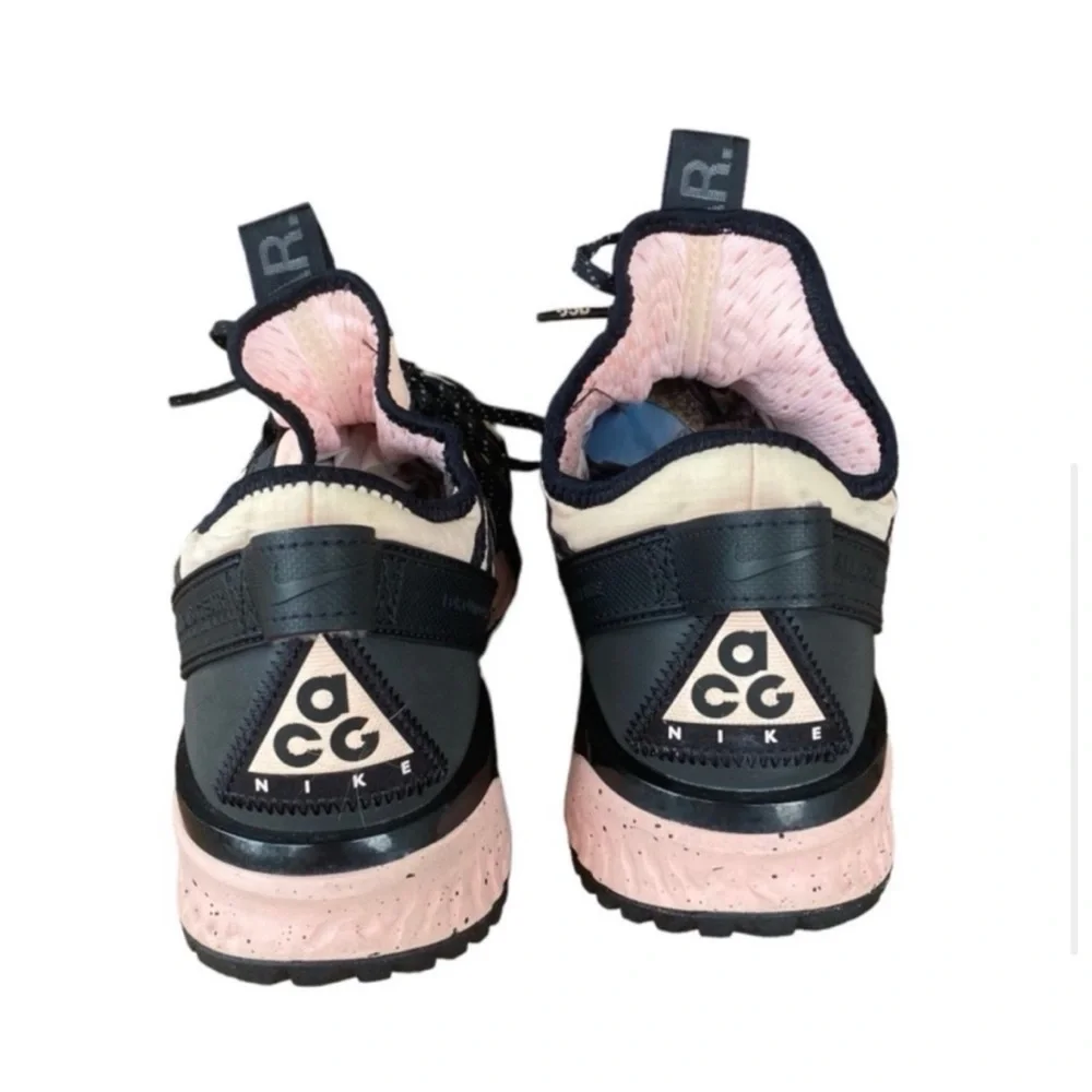 Nike #BV6344-800 ACG React Terra Gobe melon tint shoes. Size 5.5